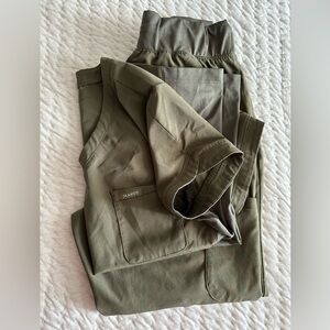 Jaanuu women’s medium scrub set army green